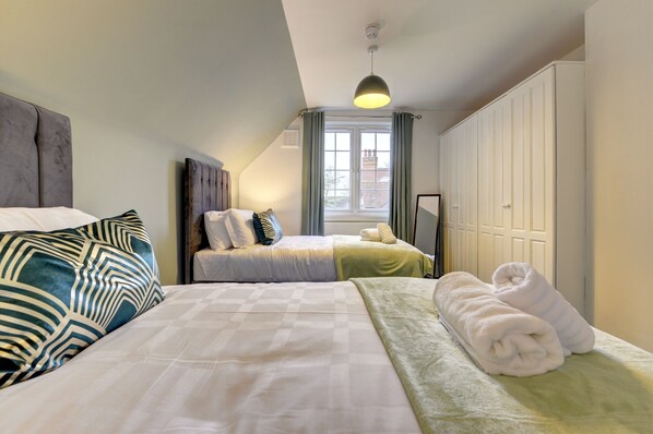 2 bedrooms, iron/ironing board, WiFi, bed sheets