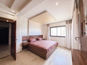 5 Schlafzimmer, Bügeleisen/Bügelbrett, Internetzugang, Bettwäsche