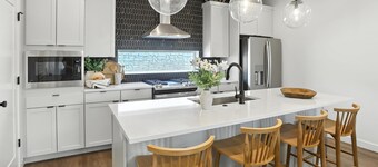 3-bedroom 6 bed townhome in fantastic Mountain Green with AC fully finished