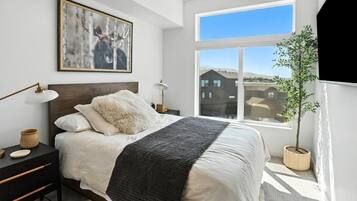 3 slaapkamers, een strijkplank/strijkijzer, wifi, beddengoed