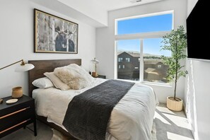 3 habitaciones, tabla de planchar con plancha, wifi y ropa de cama 