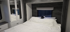 3 quartos, ferros/tábuas de passar roupa, Wi-Fi, roupa de cama
