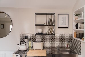 雪櫃、微波爐、多士爐、廚房用具/餐具/器皿