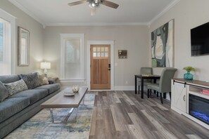 Smart TV, fireplace, books, stereo