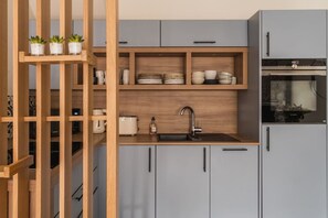 冰箱、微波炉、烤箱、炉灶