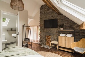 2 habitaciones, tabla de planchar con plancha y cuna de viaje