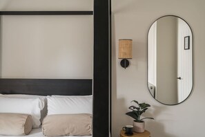 2 chambres, fer et planche à repasser, lit de bébé portatif