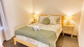 3 chambres, bureau, Wi-Fi gratuit, draps fournis