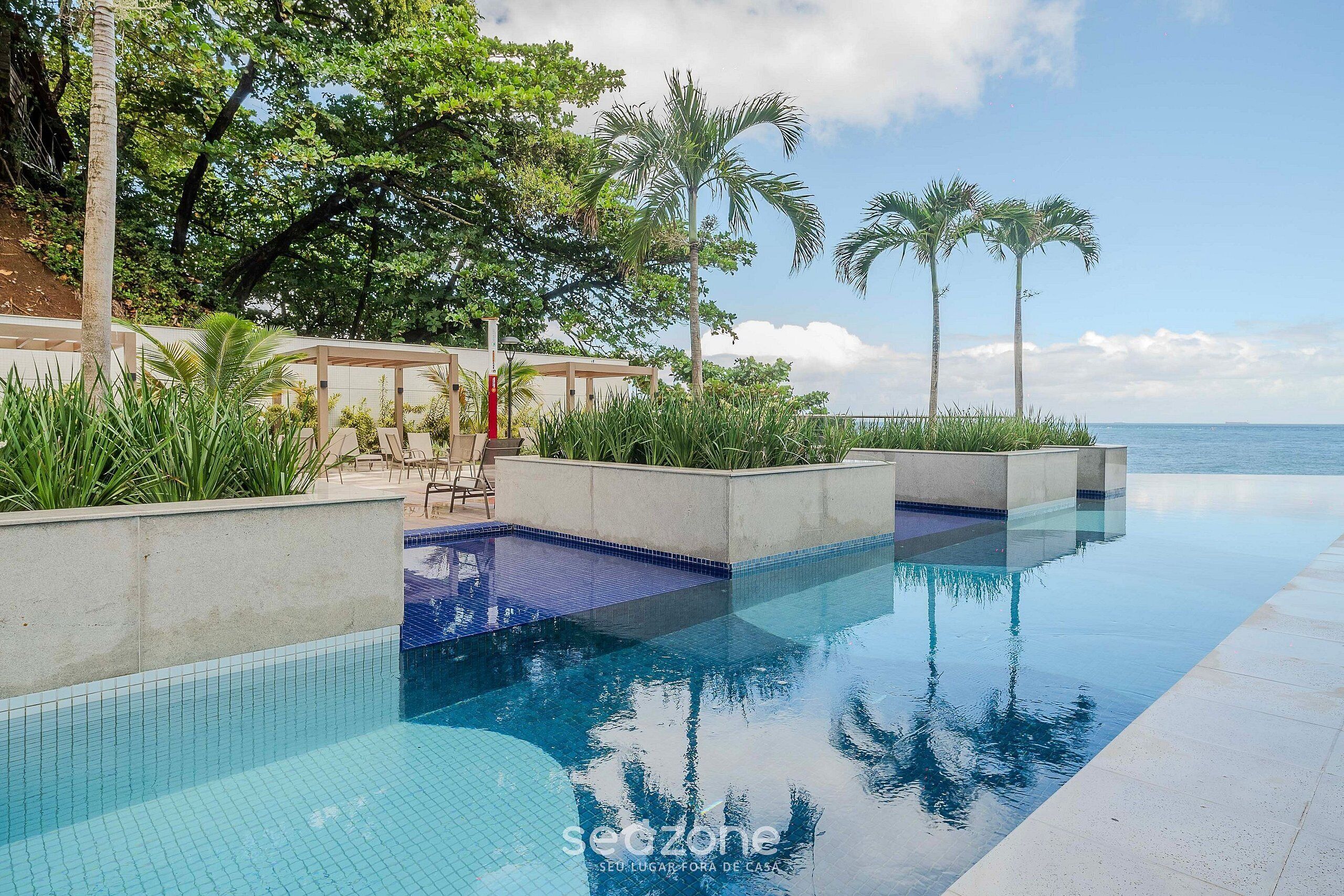 เบสิกอพาร์ทเมนท์ | สระว่ายน้ำ | สระว่ายน้ำกลางแจ้ง