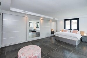 6 bedrooms, iron/ironing board, free WiFi, bed sheets