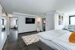 6 bedrooms, iron/ironing board, free WiFi, bed sheets