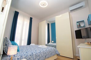 2 Schlafzimmer, Schreibtisch, Bügeleisen/Bügelbrett, Reisekinderbett