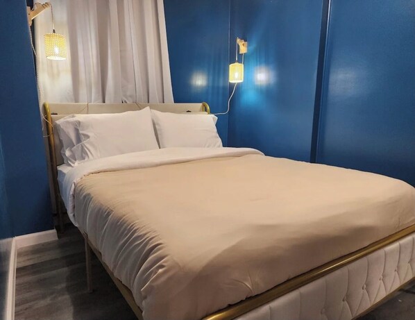 2 bedrooms, iron/ironing board, WiFi, bed sheets