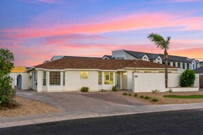 Exterior - Prime Location | Shared Pool | Hot Tub | Games (Phoenix)