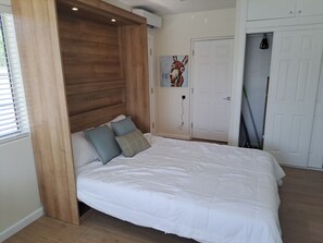 1 室のベッドルーム、アイロン / アイロン台、WiFi (無料)、ベッドシーツ