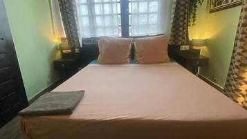 Double Room, Balcony | In-room safe, iron/ironing board, free WiFi