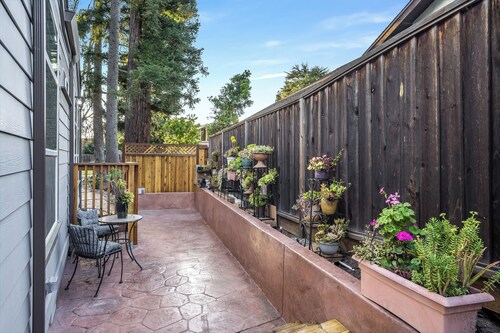 Privately Secluded 2-BR Guesthouse in Fremont