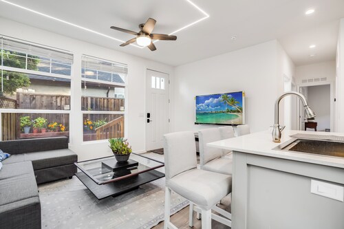 Privately Secluded 2-BR Guesthouse in Fremont