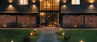 FOUNDERS COTTAGE - 2 room with kitchennete