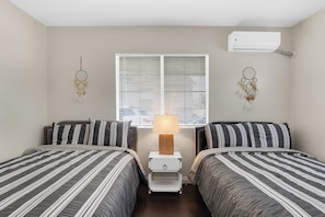 3 chambres, fer et planche à repasser, Wi-Fi, draps fournis