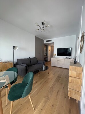 Smart TV, ping pong - 2-bedroom apartment in awesome Marbella with AC, fitness room (Marbella)