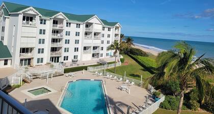 Beachfront Condo 2-bedroom in fabulous Vero Beach with Gym and Heated Pool.