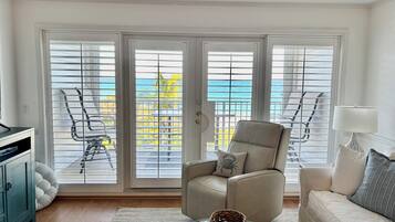 智能电视、电脑显示器