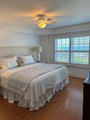 2 bedrooms, desk, iron/ironing board, WiFi