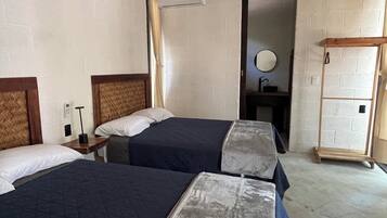 9 habitaciones, tabla de planchar con plancha y acceso a internet