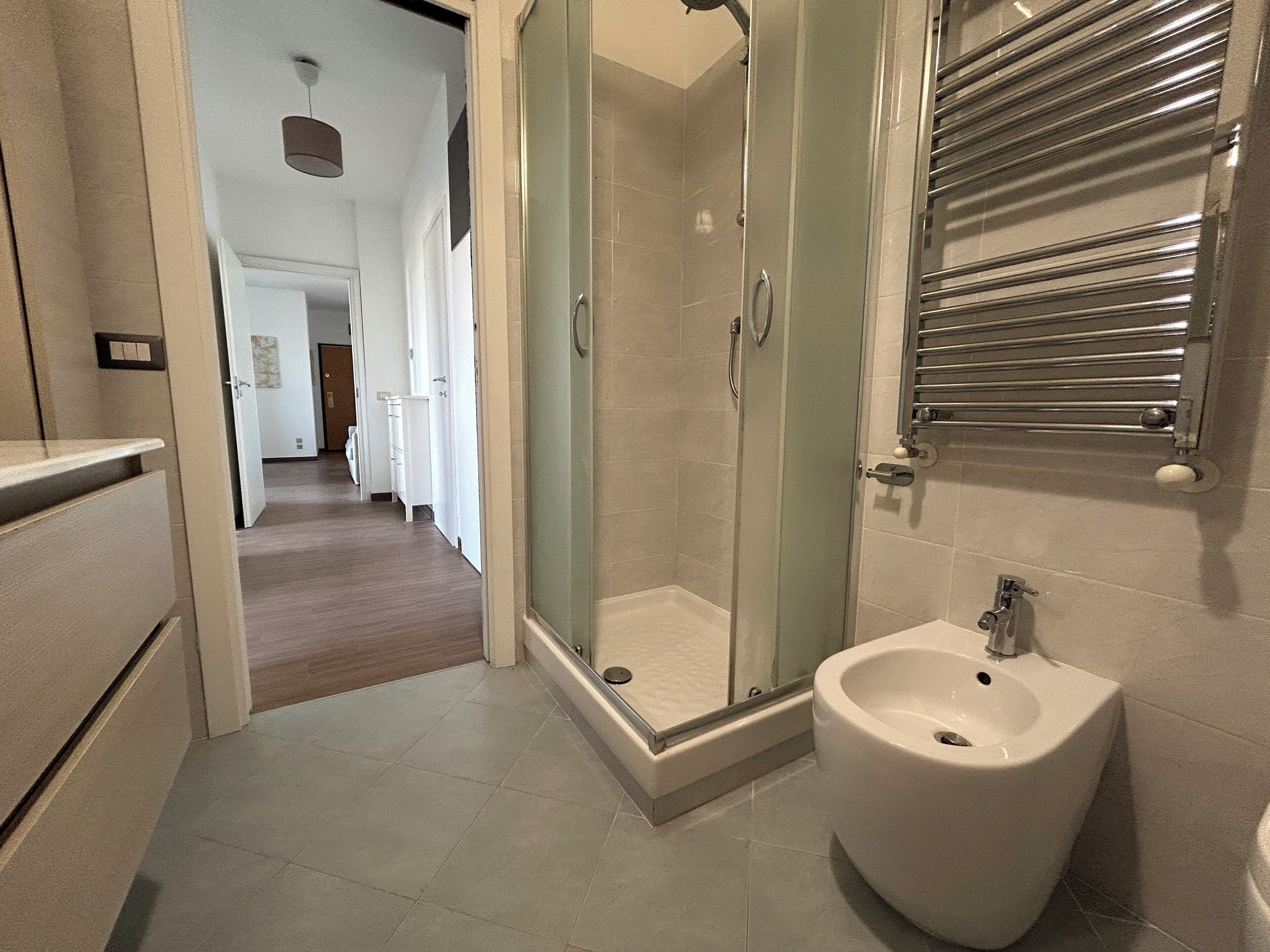 Doccia, asciugacapelli, bidet, asciugamani