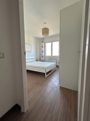 2 bedrooms, iron/ironing board, WiFi, bed sheets - Ideal family apartment in north Rome area with parking space and balcony (Roma)