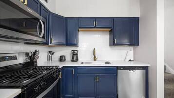 Fridge, microwave, stovetop, dishwasher