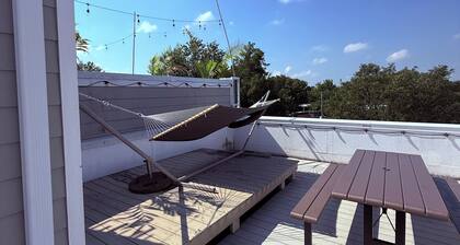 Boutique Style Townhome - Rooftop w/Breathtaking Washington DC Skyline Views