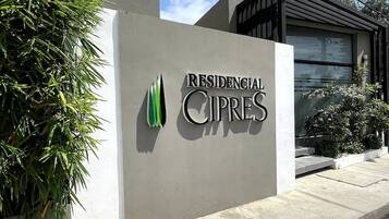 Apartment, 3 Bedrooms, Smoking | Property grounds