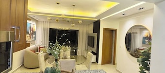 Skyline 360, Pool & Gym, Near the Airport