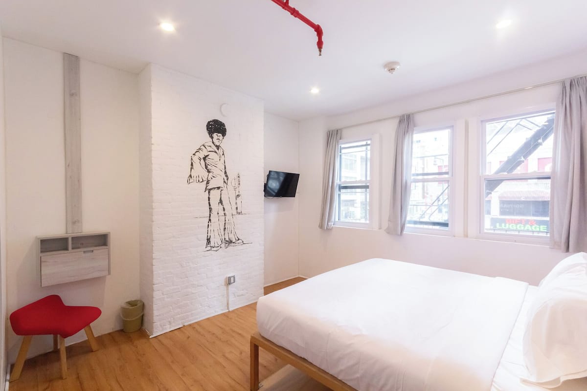 Deluxe King | Iron/ironing board, free WiFi, bed sheets