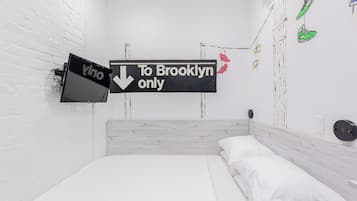 Standard Queen | Iron/ironing board, free WiFi, bed sheets