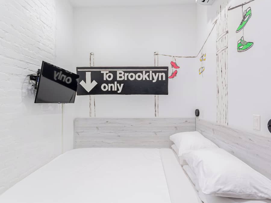 Standard Queen | Iron/ironing board, free WiFi, bed sheets