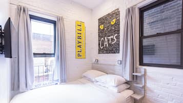 Habitación doble estándar | Tabla de planchar con plancha, wifi gratis y ropa de cama