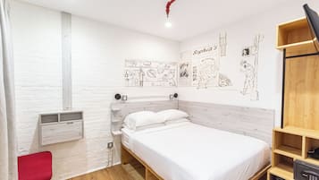 Chambre Double Standard, 1 trĂšs grand lit | Fer et planche Ă repasser, Wi-Fi gratuit, draps fournis