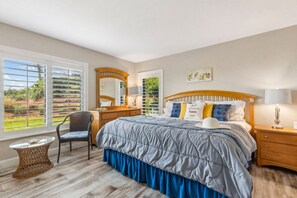 2 habitaciones, escritorio y tabla de planchar con plancha 