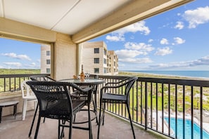 Outdoor dining - Amelia Surf & Racquet Club B151 | 5th Floor Ocean Front | Pools | Tennis Courts | Sleeps 6 (Fernandina Beach)