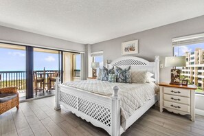 2 chambres, bureau, fer et planche à repasser, lit parapluie