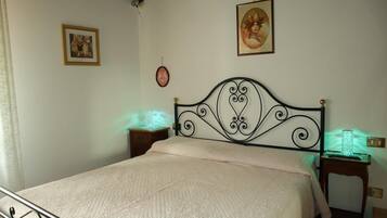 1 Schlafzimmer, BĂŒgeleisen/BĂŒgelbrett, BettwĂ€sche