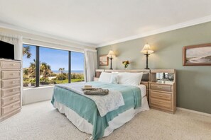 2 chambres, bureau, fer et planche à repasser, lit parapluie