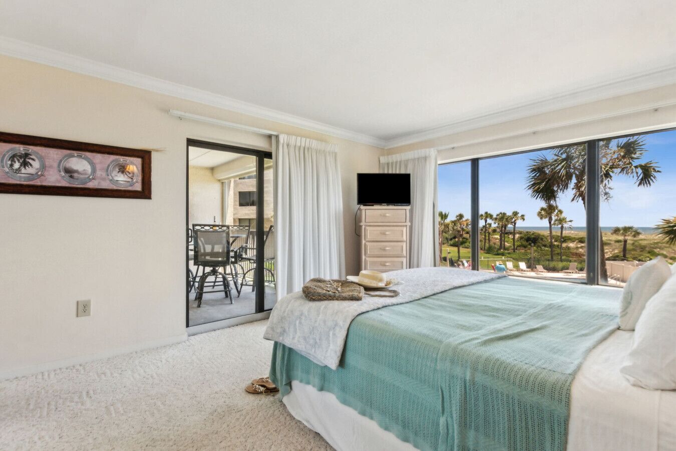 2 bedrooms, desk, iron/ironing board, travel crib