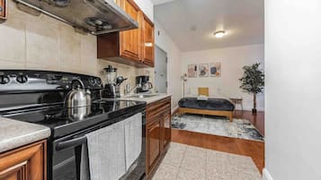 Geladeira, micro-ondas, fogão, cooktop