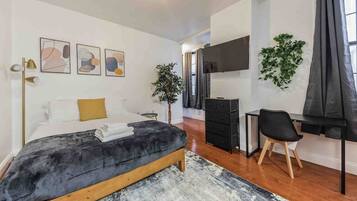 デスク、アイロン / アイロン台、WiFi、ベッドシーツ