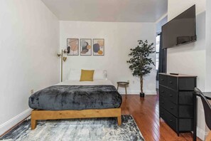 Desk, iron/ironing board, WiFi, bed sheets