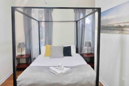 In the heart of Center City! Large bi-level 3/2